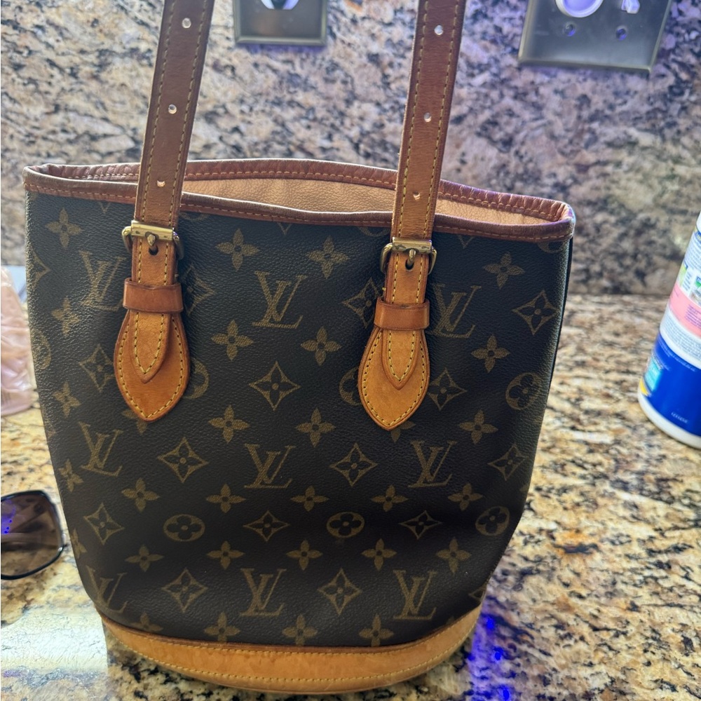 louis Vuitton purse